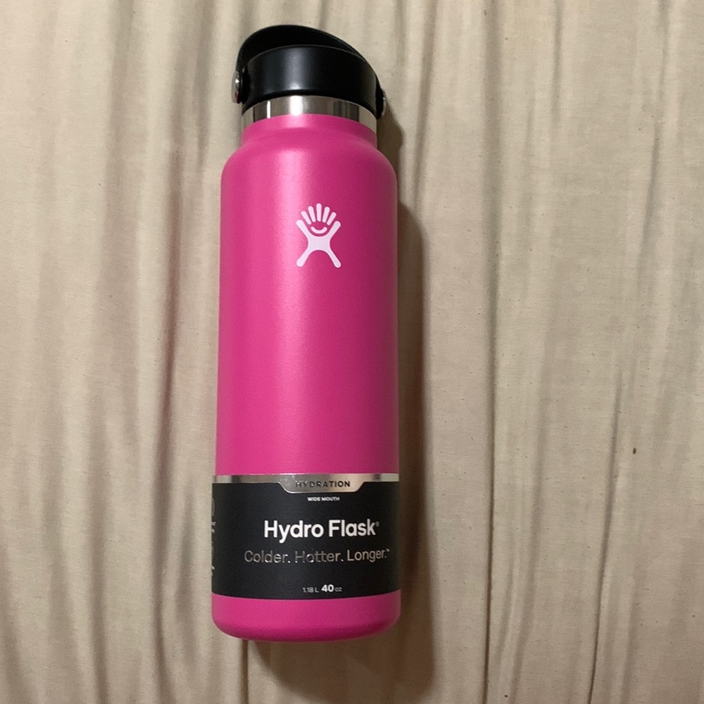 40oz “Carnation” Hydroflask BRAND NEW NEVER USED